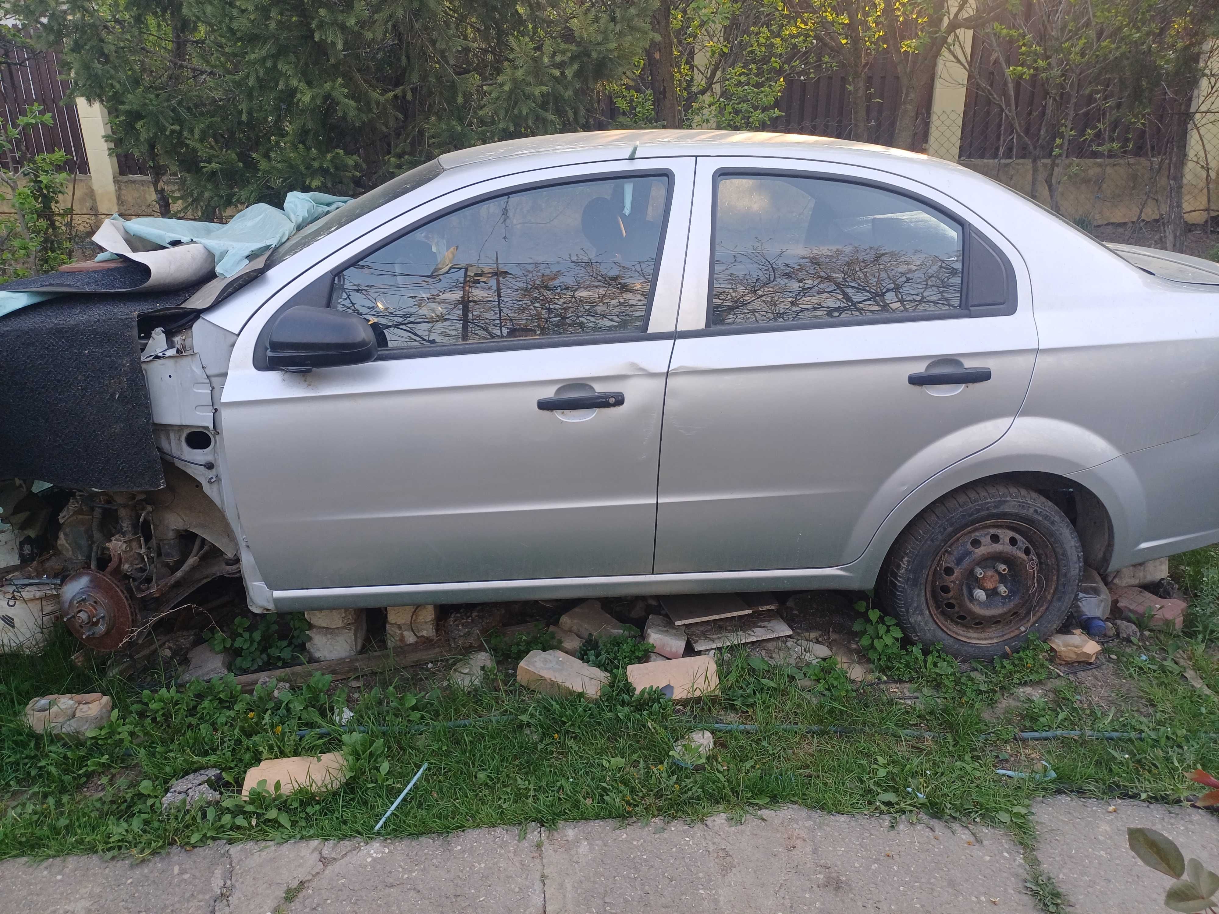 Dezmembrez chevrolet aveo 2007