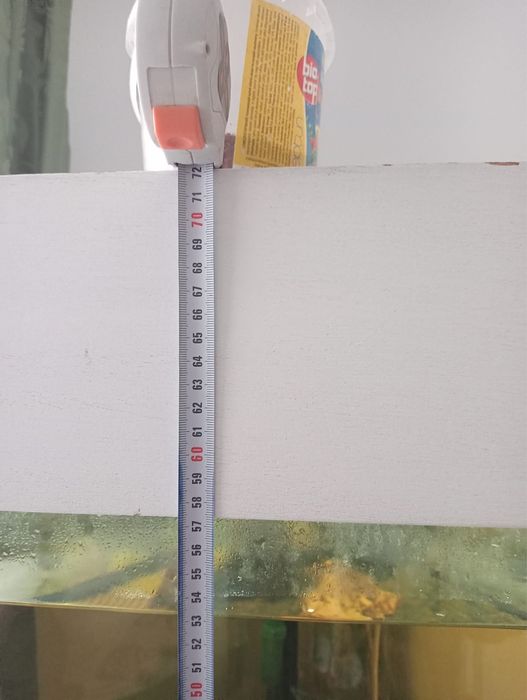 Vand Acvariu pe colt