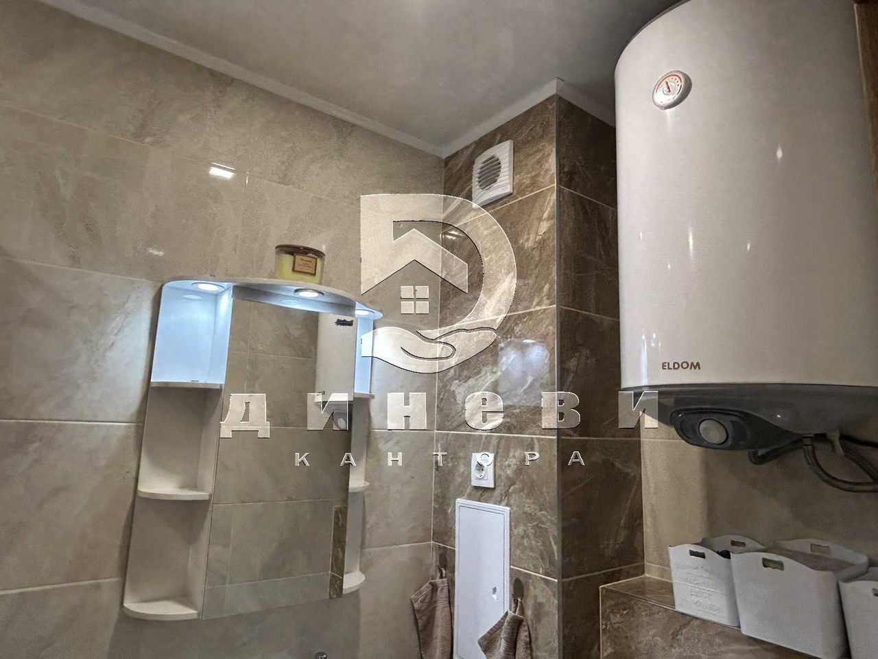 Продава се Тристаен апартамент в Стара Загора, Център - 115 кв.м за 1694 €/кв.м - Снимка #17