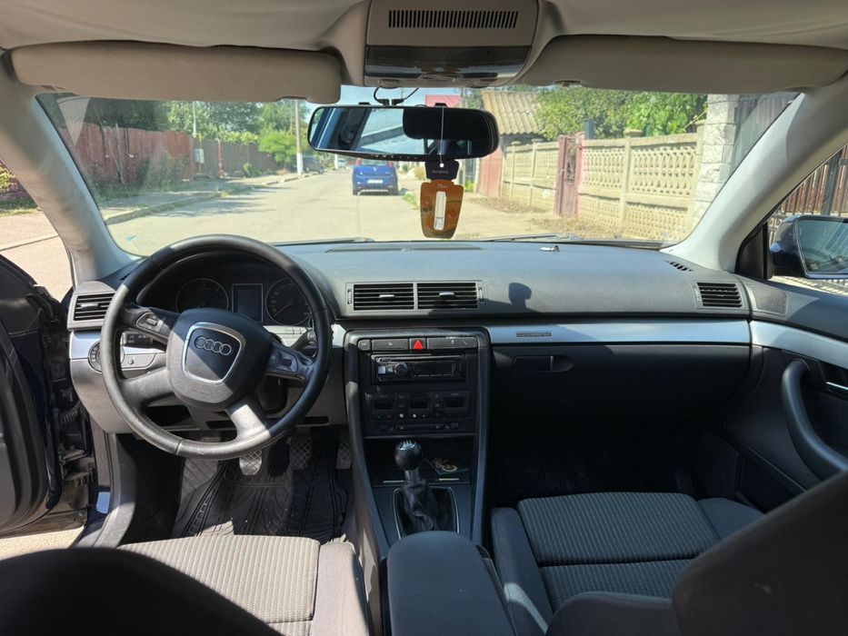 de vanzare audi a4 masina este intr o stare foarte buna!!