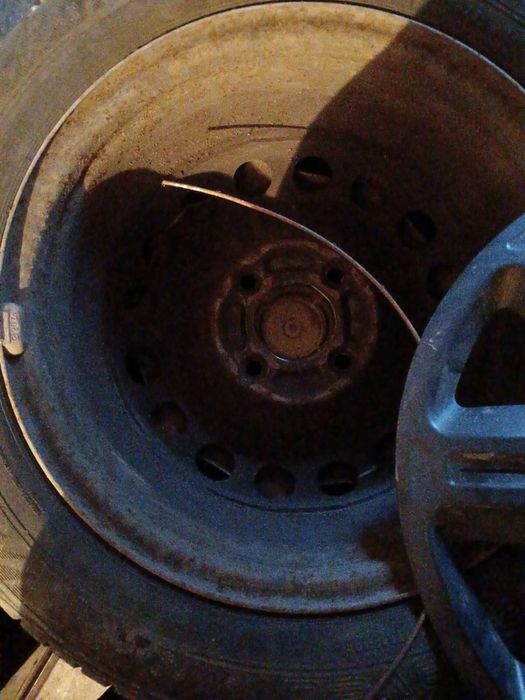 Волво s40 v40 железни джанти 15’ със зимни гуми 4x114,3,