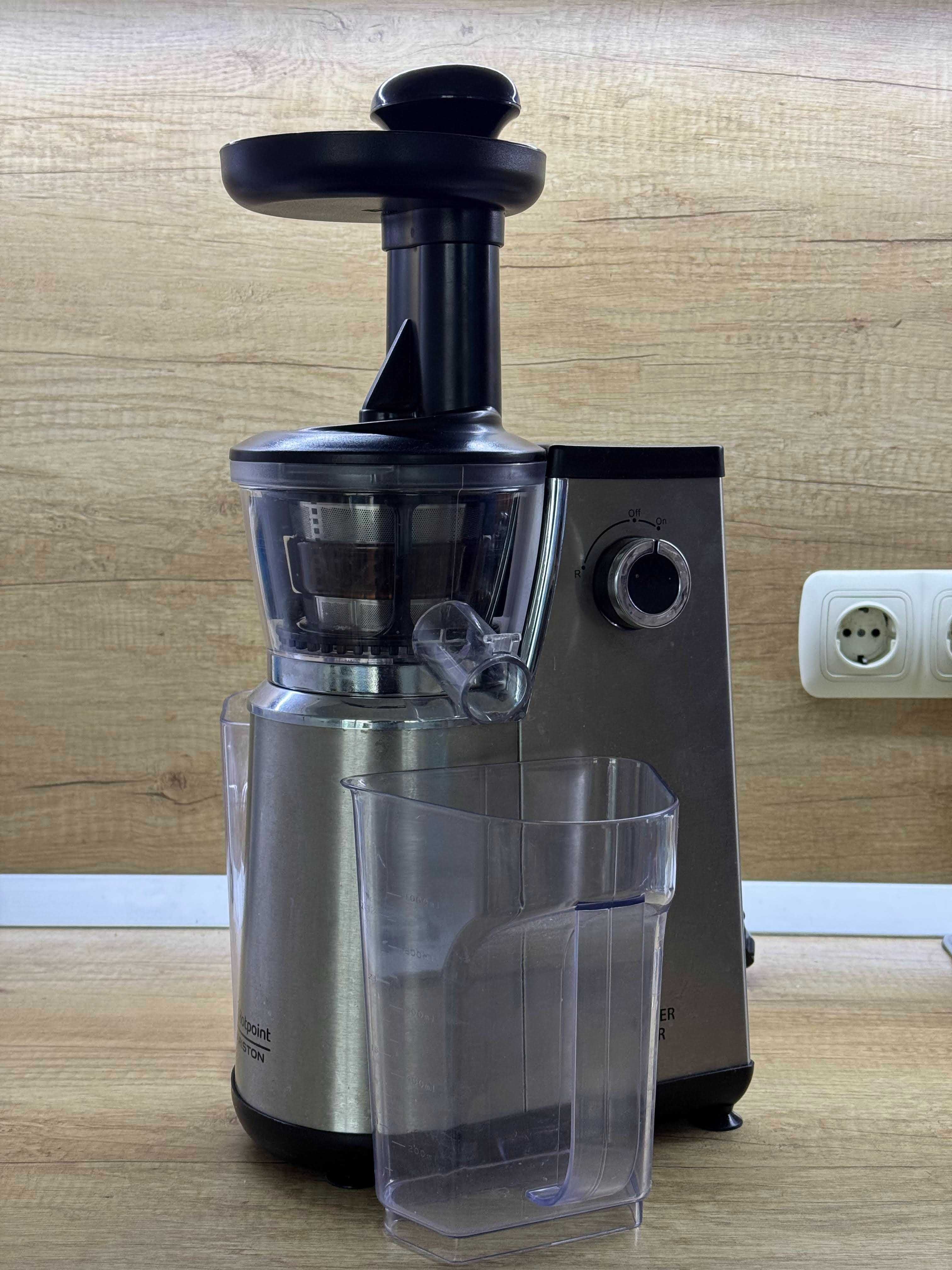 Сокоизстисквачка Slowjuicer Hotpoint Ariston SJ 4010 AX1
