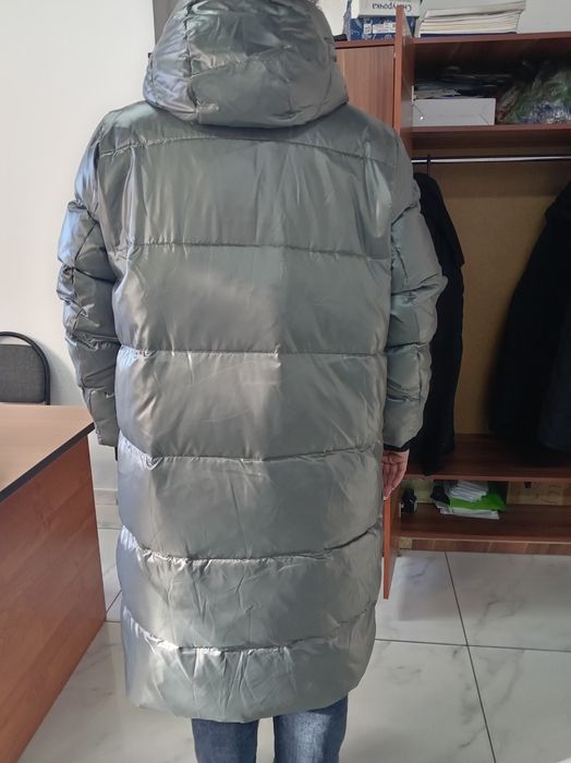 Продам пуховик новый! Имеется не большое пятно. С этикеткой