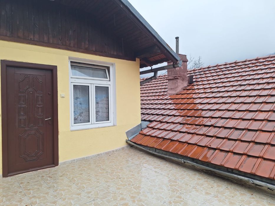 Vând casa la Baile Herculane