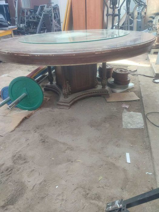 Большой стол для столовой или кухни