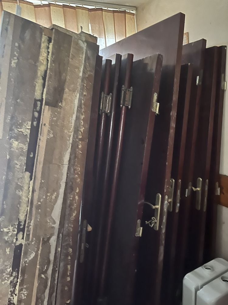 Usa cu toc / Wc/cabina dus/ covor persan/obiecte sanitare