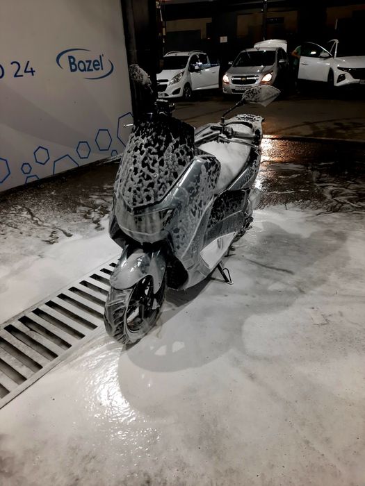 Skuter sotiladi Yamaha N max