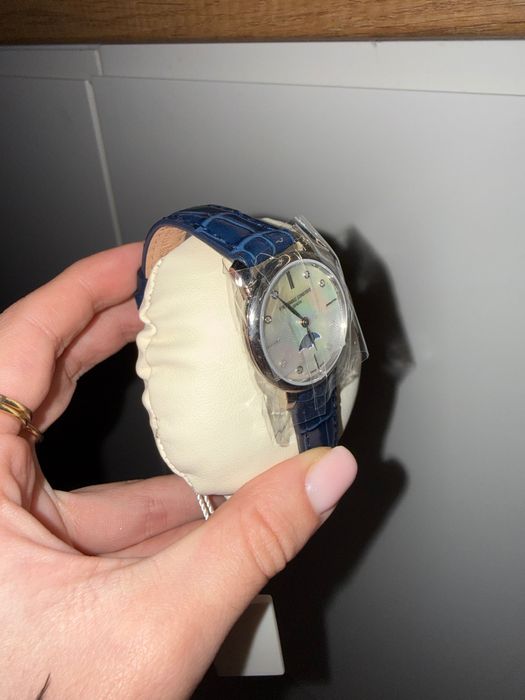 Продавам чисто нов часовник Frederique Constant