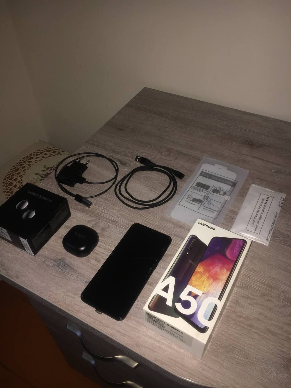 Samsung a50 64 gb + подарок Buds pro