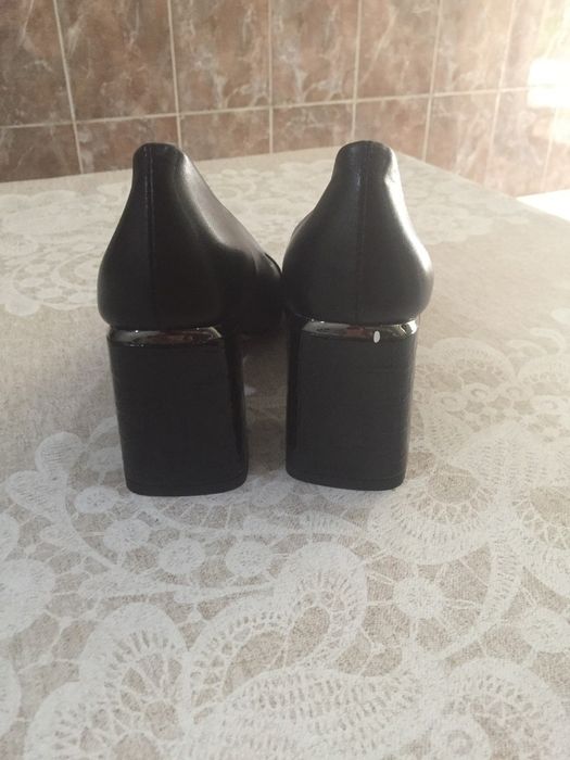 Продается новые туфли фирма sister star 36 размер кожа крокодила