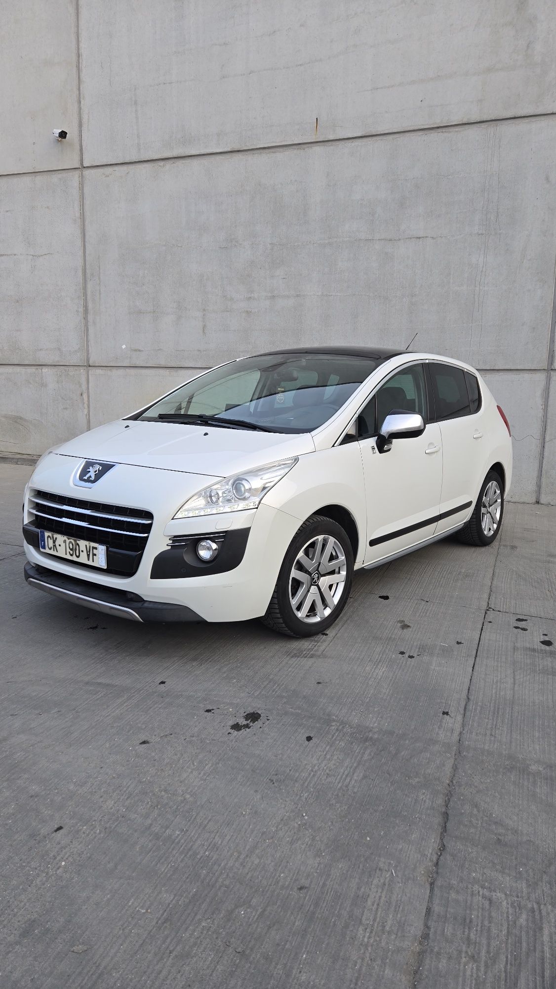 Peugeot 3008 2.0HDI + Hybrid 4x4 200cp