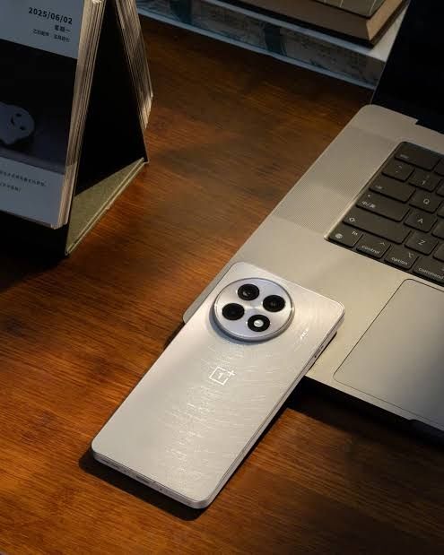 Oneplus ace 5 Titanium 12+12gb/256gb