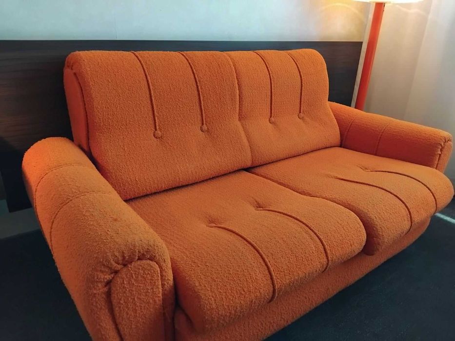 разтегателен двуместен диван