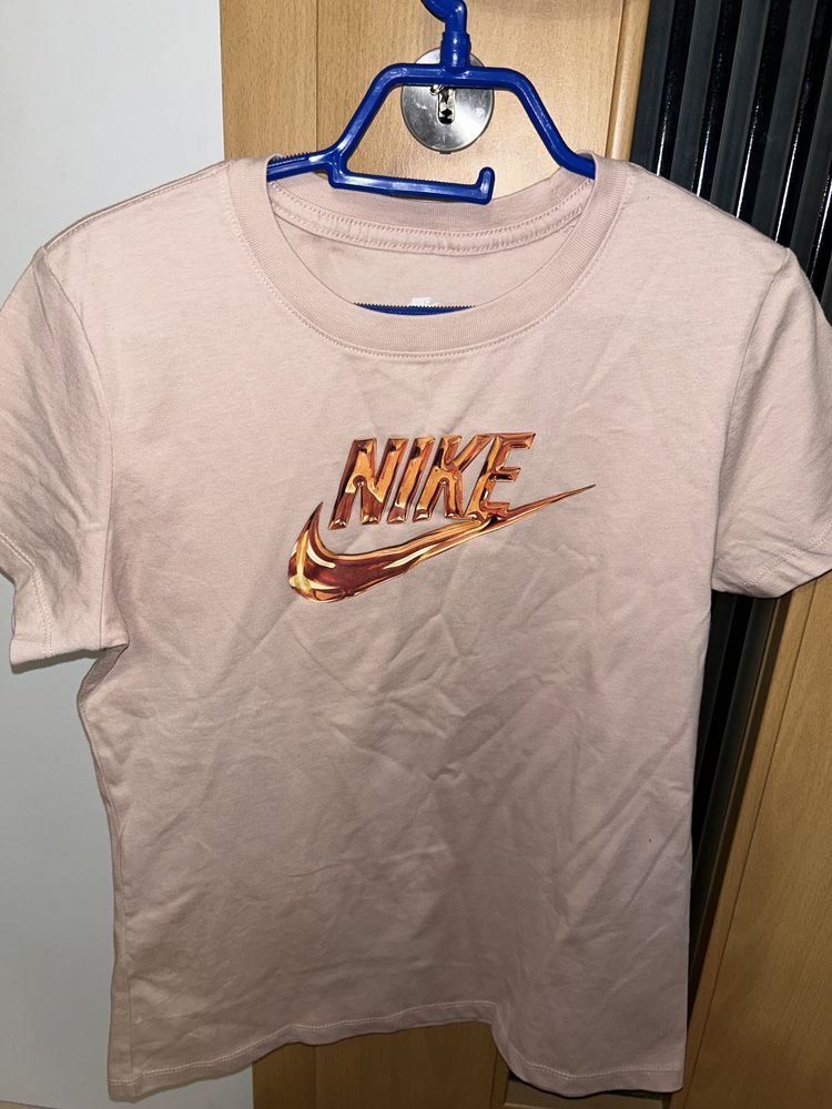 vând tricou NIKE dama