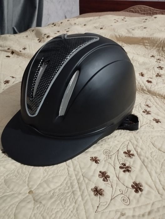 Шлем для конного спорта