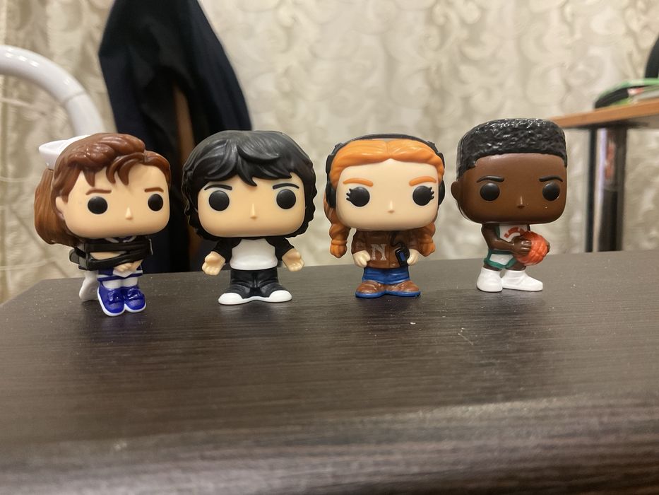 Продам или обменяю фигурки киндер осд