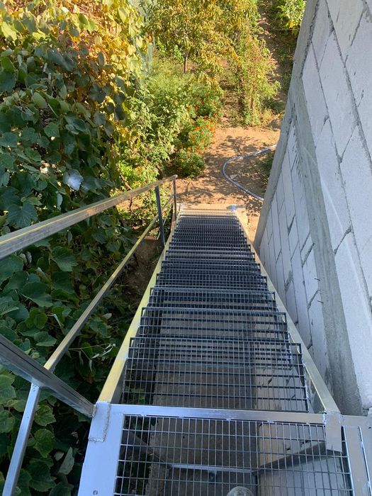 Scara metalica zincata  exterioara pentru ,case, beciuri și incendii