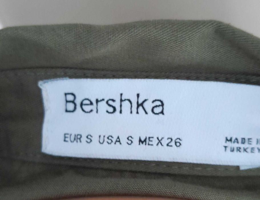 Bershka рокля цвят милитари