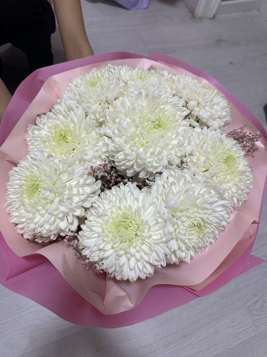 Цветы:за 5000,свежие вчера ночью получила,причина уезжаю с города,