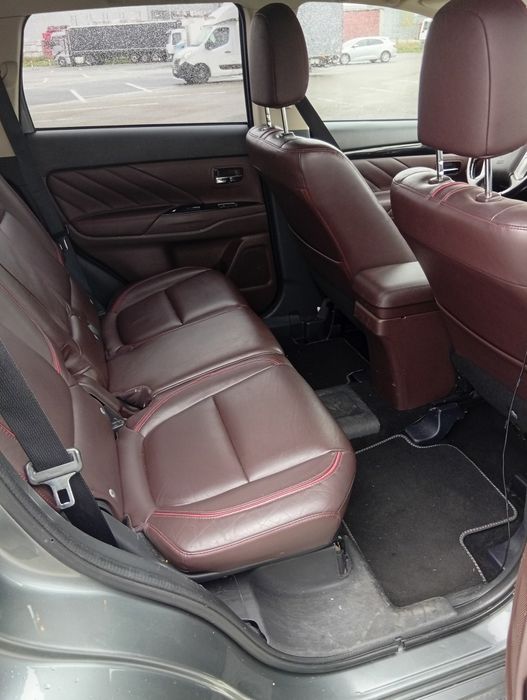 Vând Mitsubishi Outlander Hibrid