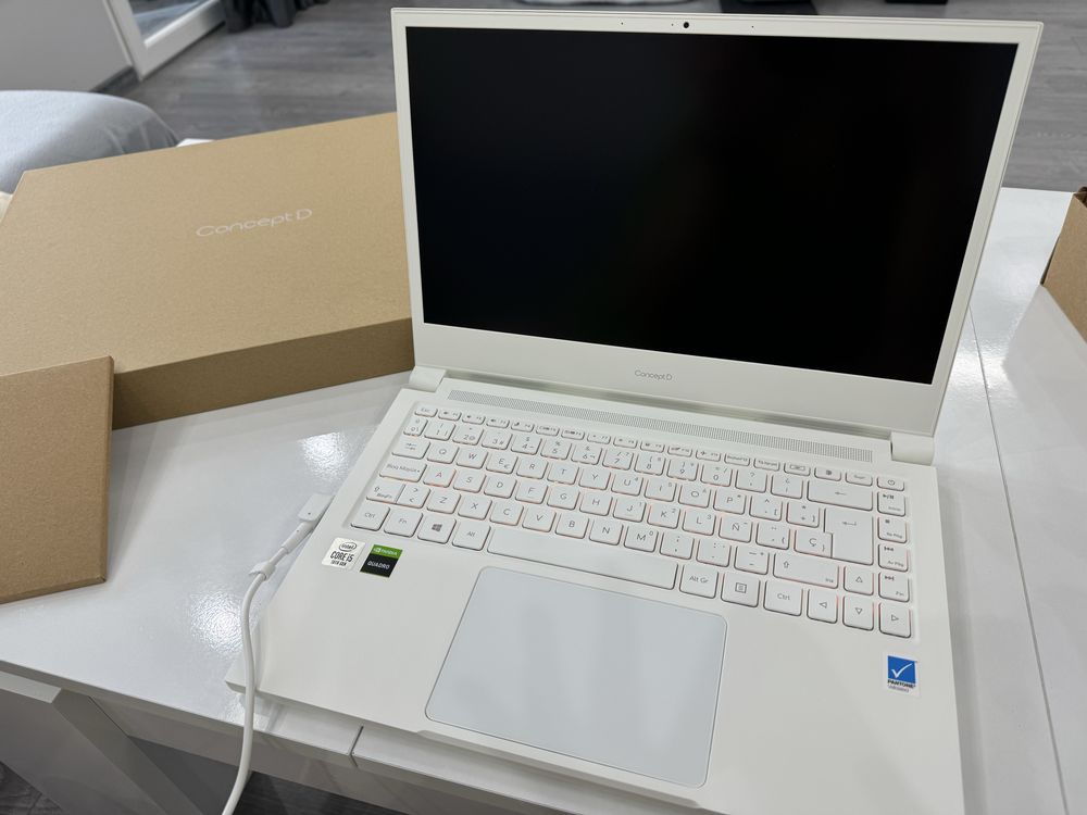 Лаптоп Acer ConceptD 3 Pro CN314-72P - 14", IPS, i5-10300H, 512GB SSD!