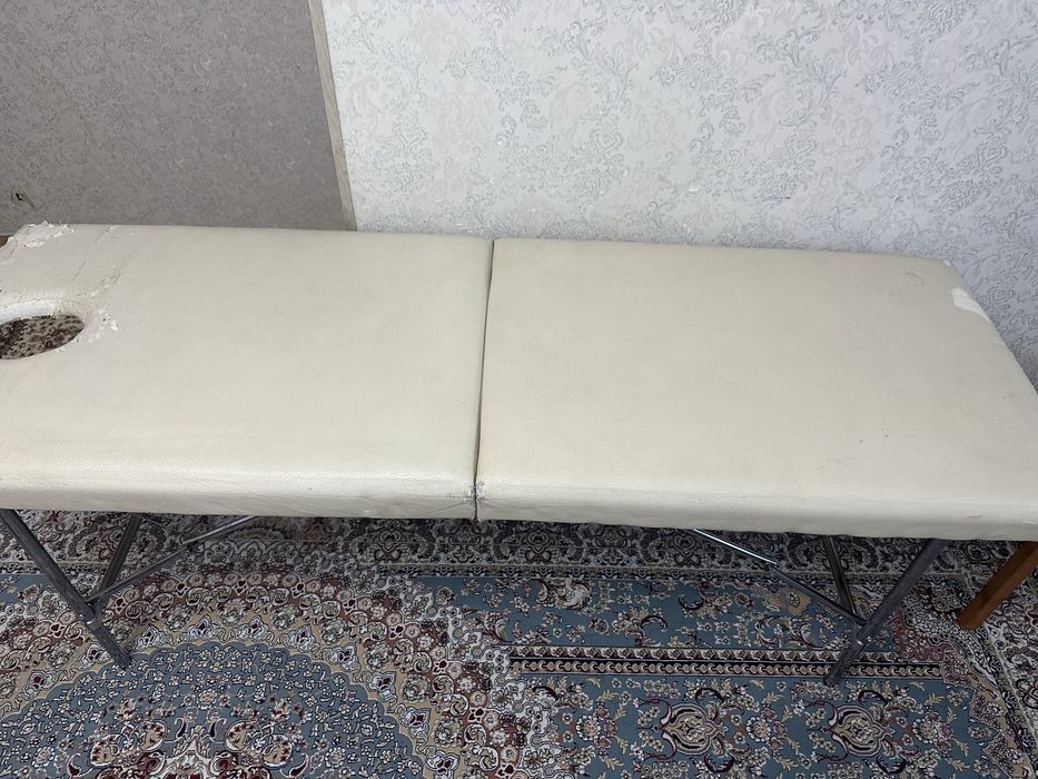 Продам кушетку и лампу