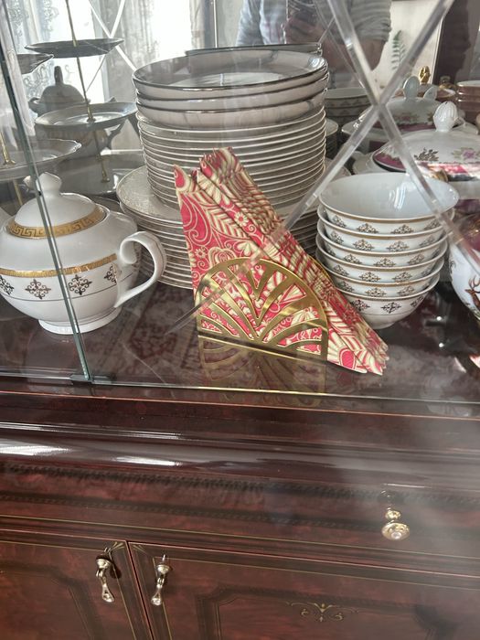 Сервант лакированный