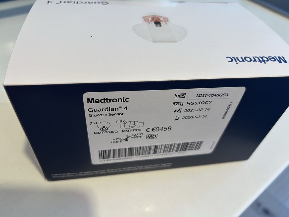 Cutie sigilata de Senzori glicemie Guardian 4 + teste Contour plus