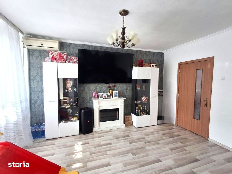 Apartament 3 cam., etaj 1, 1 Mai, Pelendava