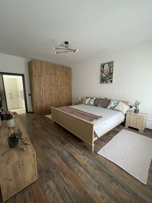 Inchiriez apartament Ultracentral cu 2 camere,complect renovat