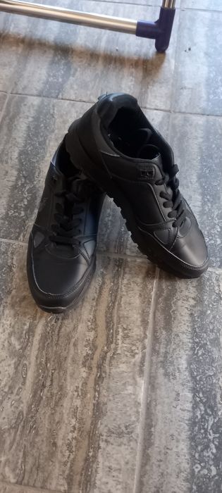 Кожаные кросовки 40 размер