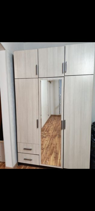 Продается шкафы в отличном состояний