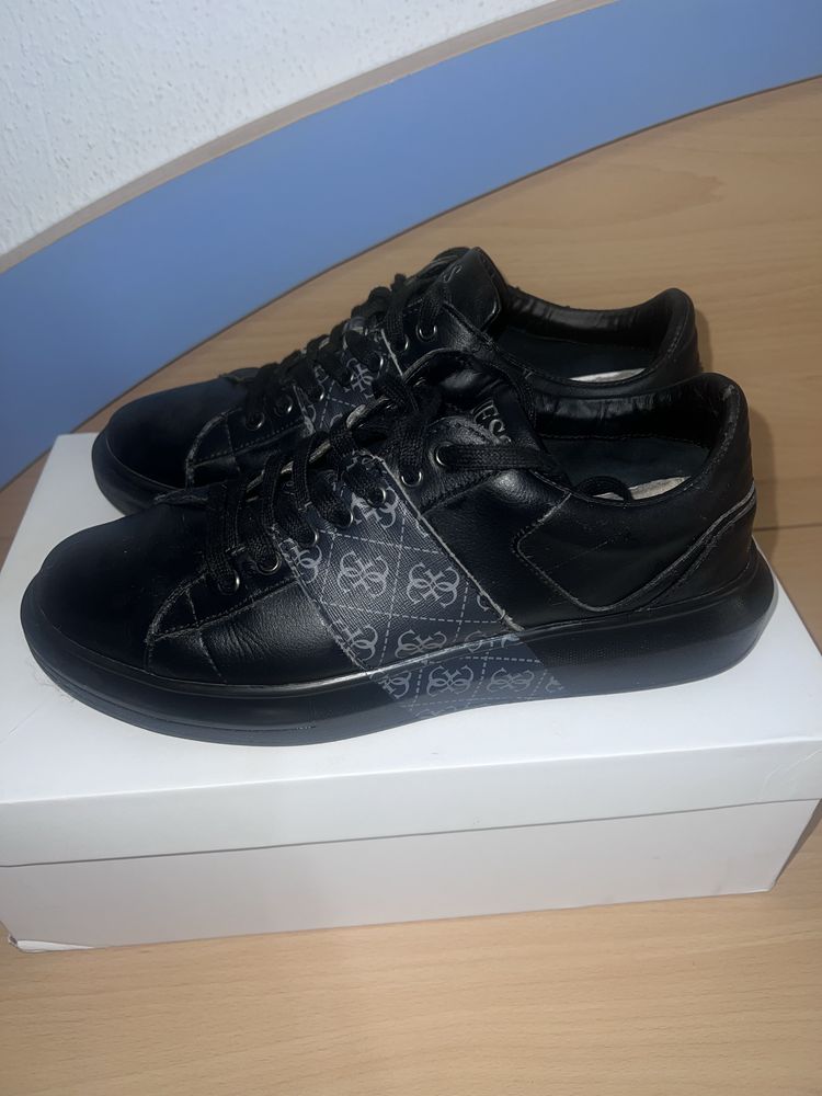 Спорти обувки guess