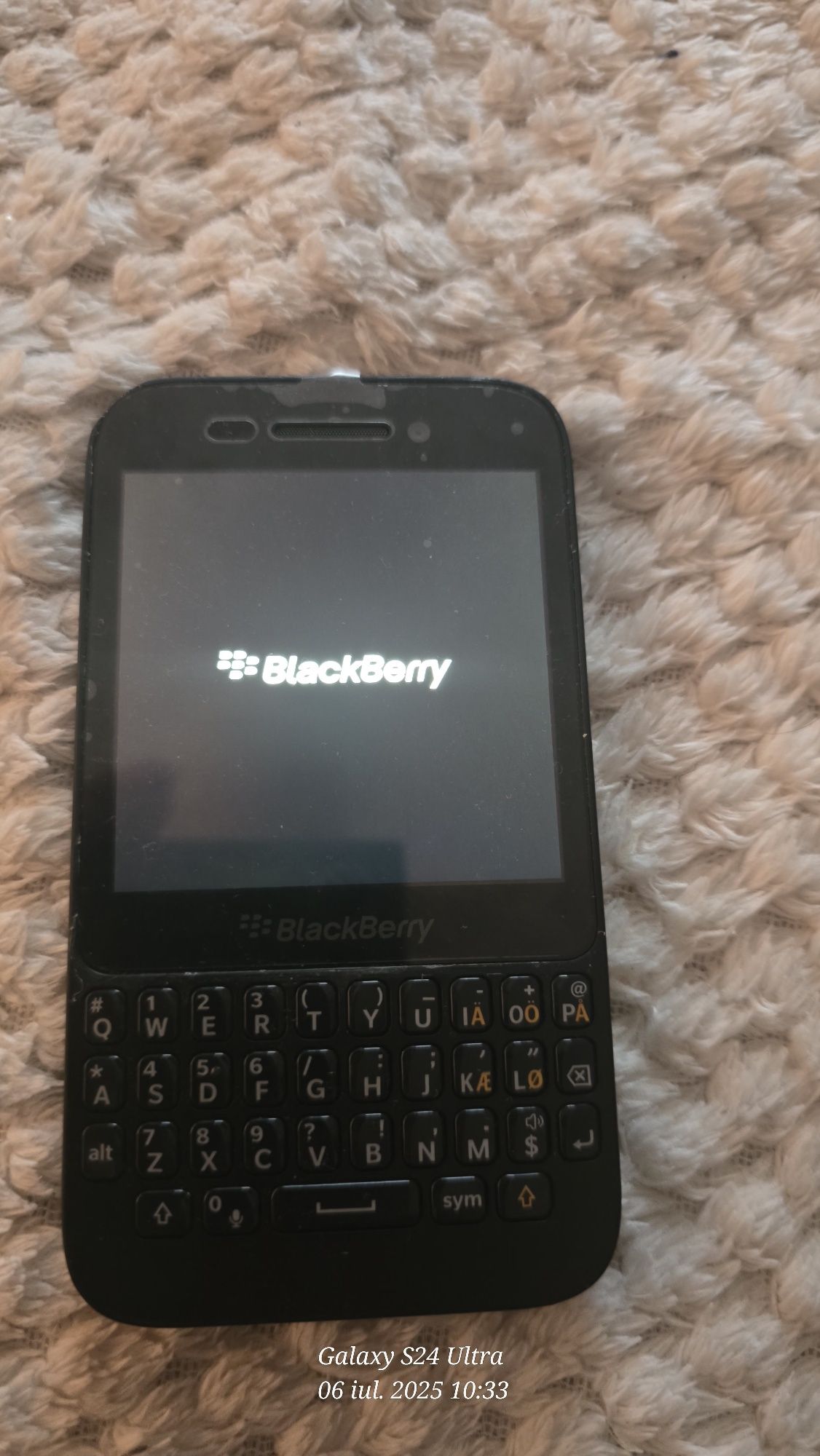 Blackberry q5. Folie display.. Zero zgârieturi pe Dispaly..