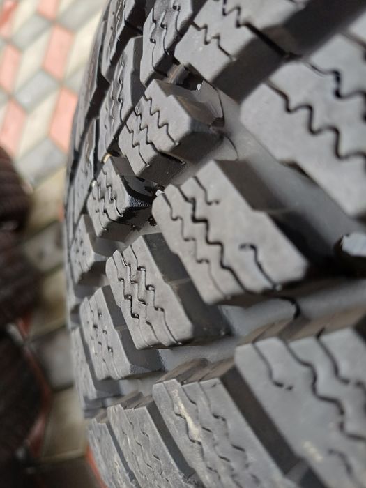 Vând 4 anvelope de iarna 215 70 r16 NEXEN ca și noi rulate max 500 km