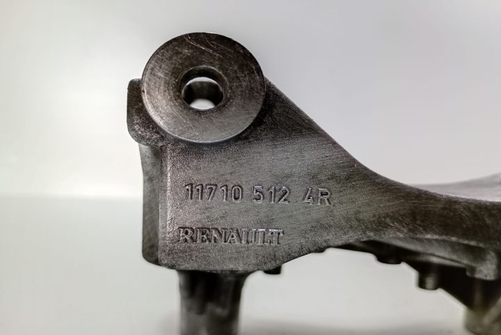 Suport accesorii 1.6 dci 117105124R Renault Trafic a 3-a generatie se