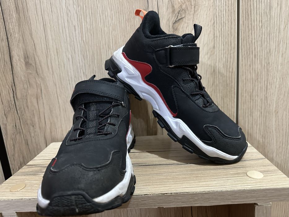 Осенние фирменные кроссовки X-Tep