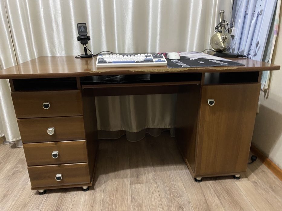 Рабочий стол в отличном состоянии