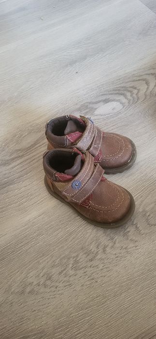 Продам детскую обувь