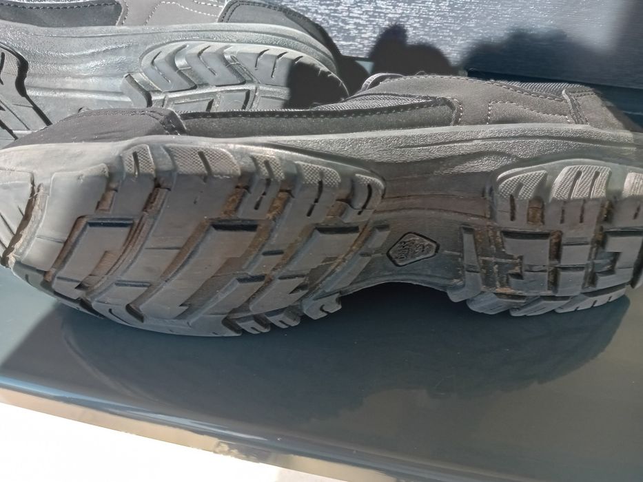 ₩ adidași quechua marime 43 purtati doar odată