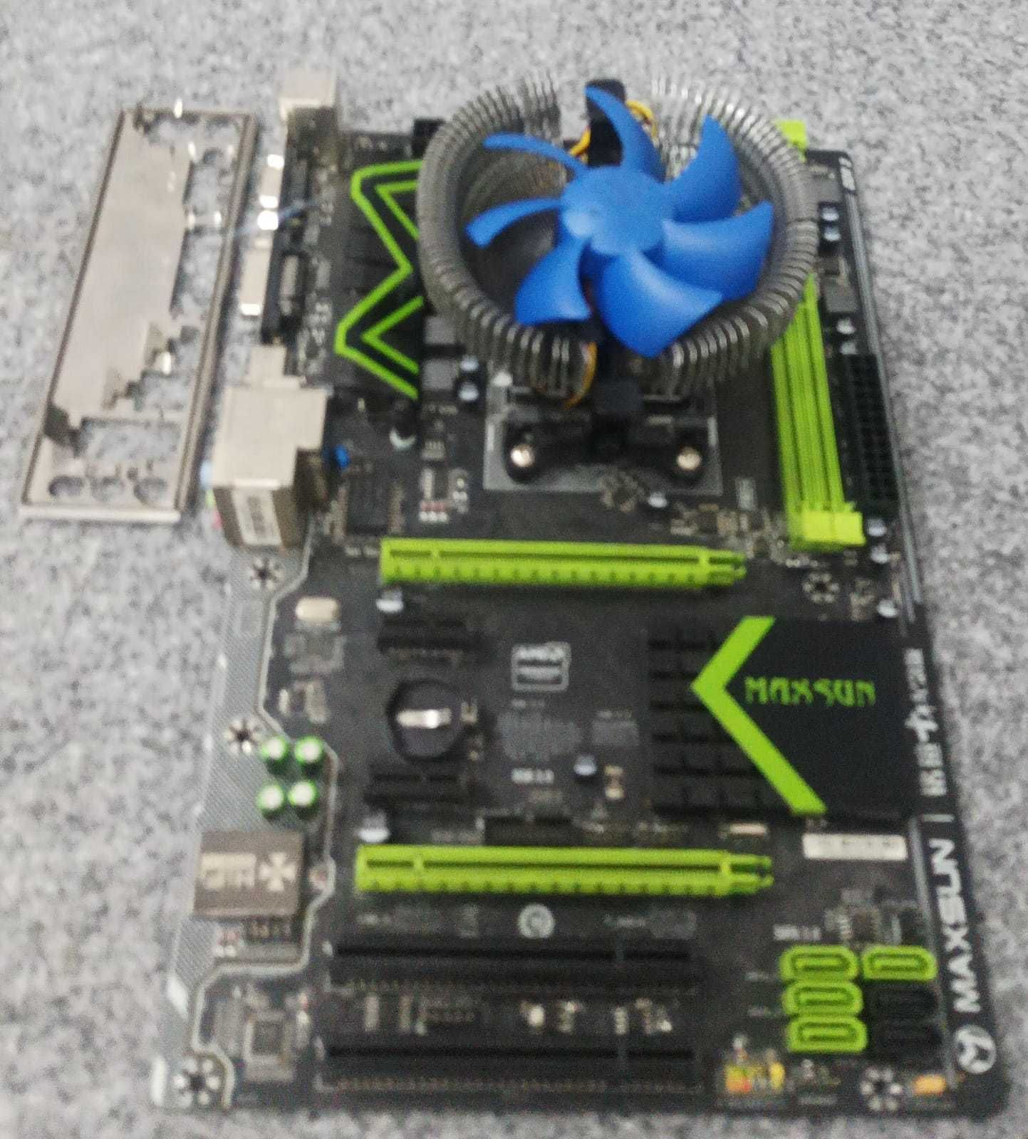Продается комплект мат.плата+процессор  AMD AMD A8-7600 R7 сокет FM2+