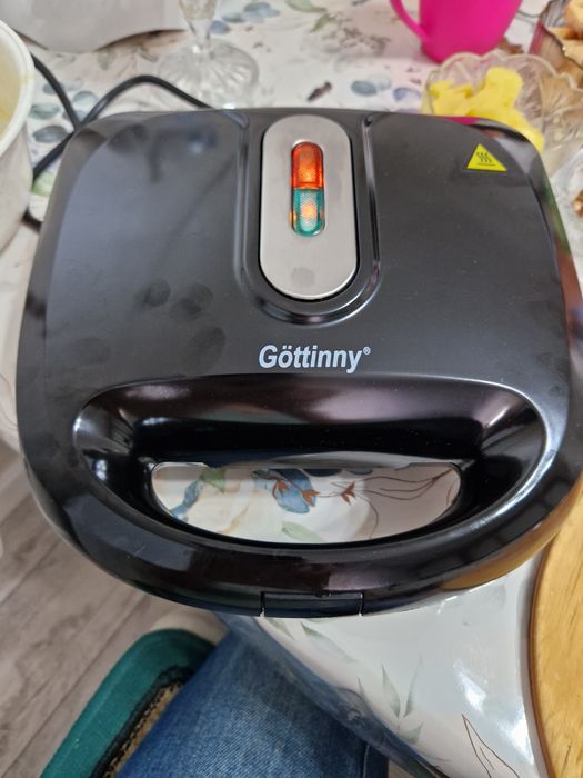 Вафельница электрическая