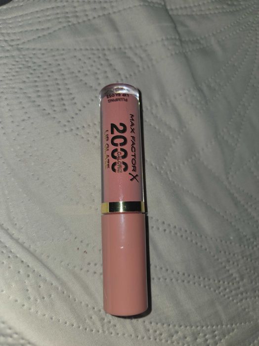 Lip gloss ( Gloss pentru buze )