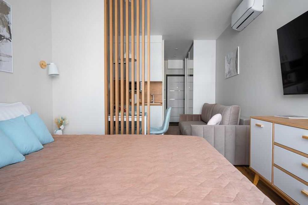 Сдается студия на левом берегу.