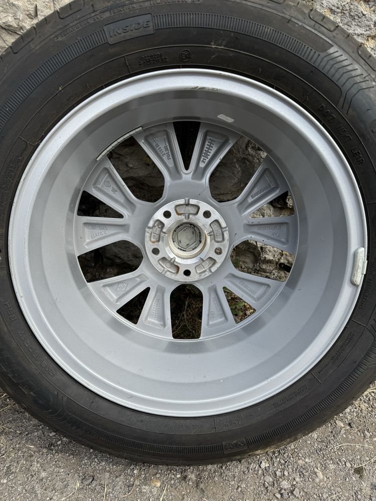 Джанти с летни гуми 215/60/17 за Renault