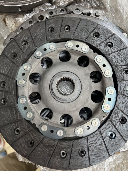 Копмлект съединител с маховик LuK бмв е46 дизел