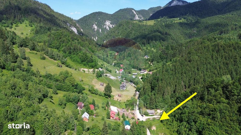 Teren de vânzare la munte cu râu în față și priveliște superbă