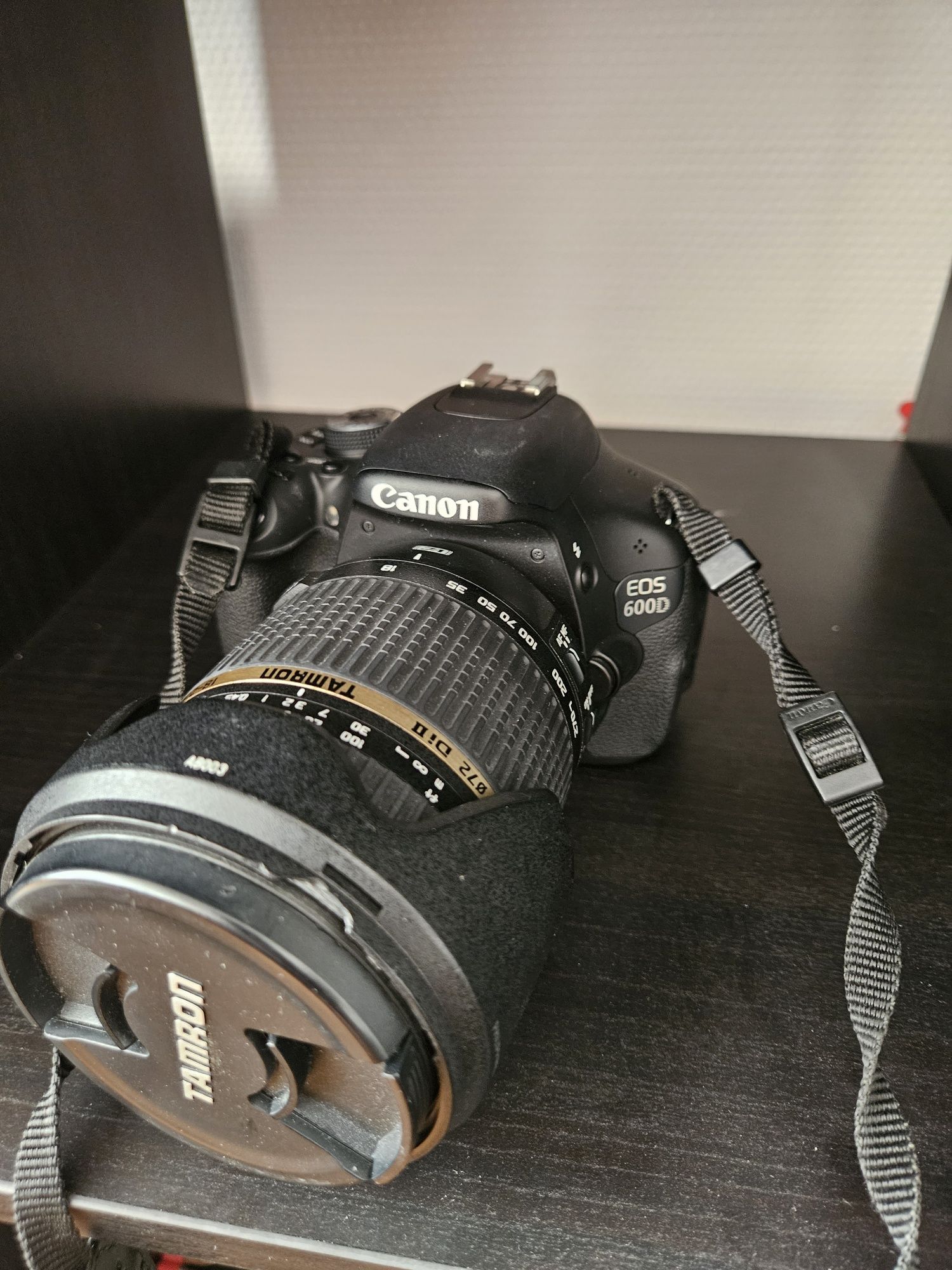 Aparat foto DSLR Canon EOS 600D cu accesorii