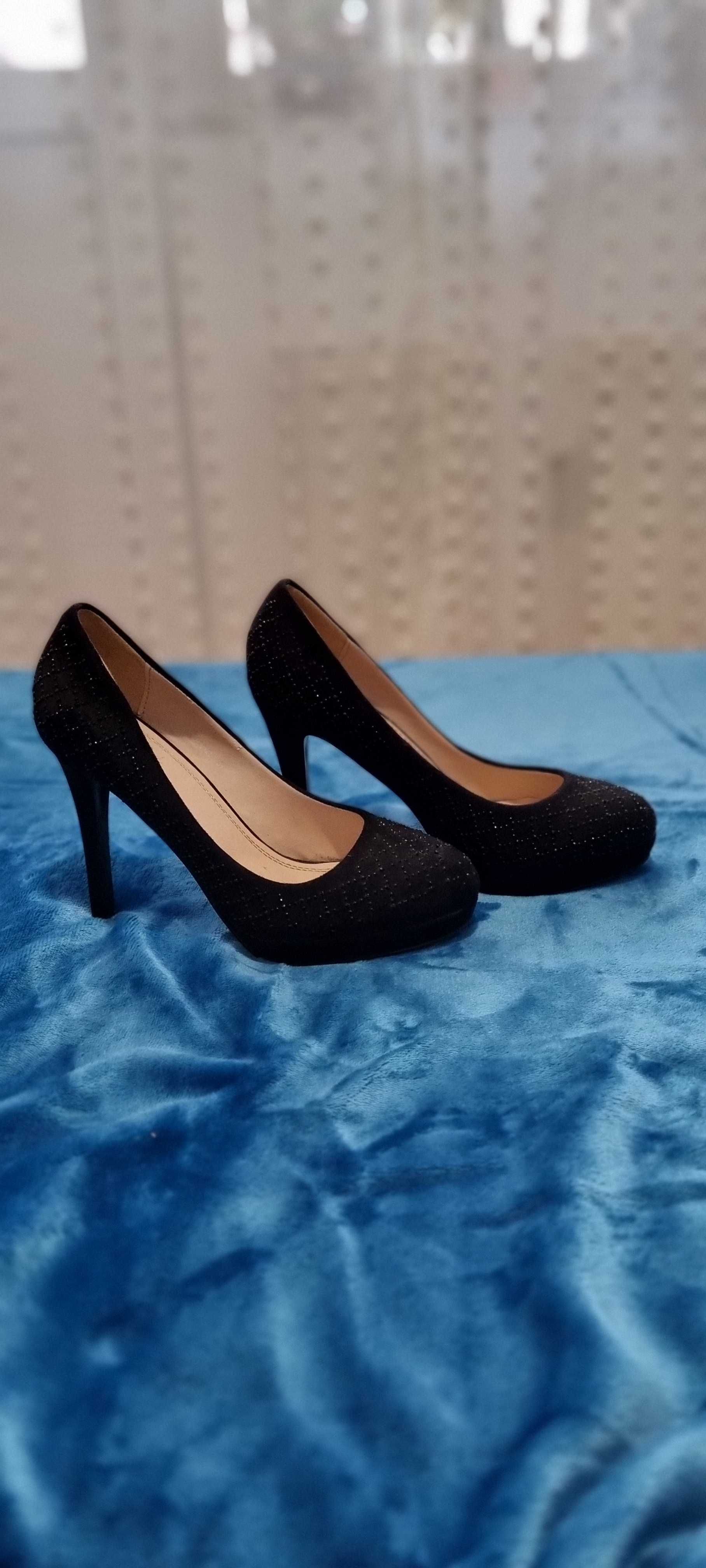 Pantofi , culoare negru. Small Swan