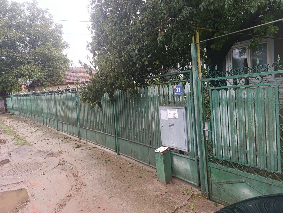 Case în cioranii de jos